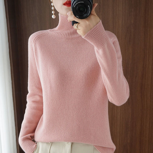 Pink turtleneck sweater for women, long sleeves, soft material, fashionable, elegant, fall fashion.