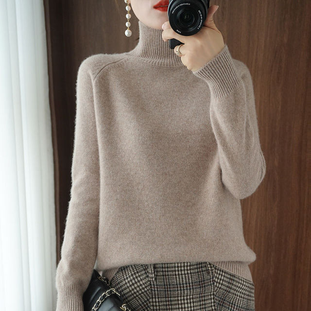 Beige turtleneck sweater for women, long sleeves, soft material, fashionable, elegant, fall fashion.