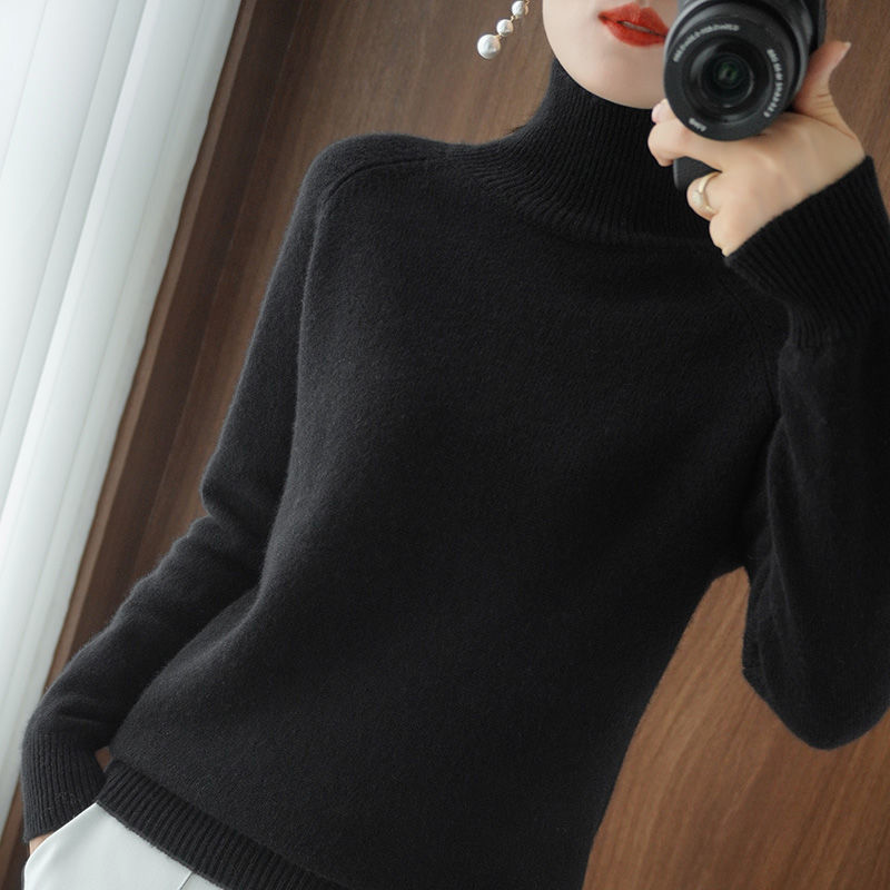 Black turtleneck sweater for women, long sleeves, soft material, fashionable, elegant, fall fashion.