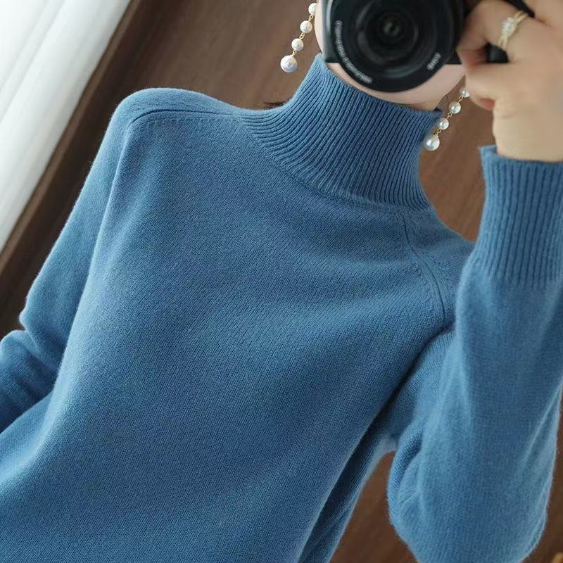 Dark blue turtleneck sweater for women, long sleeves, soft material, fashionable, elegant, fall fashion.